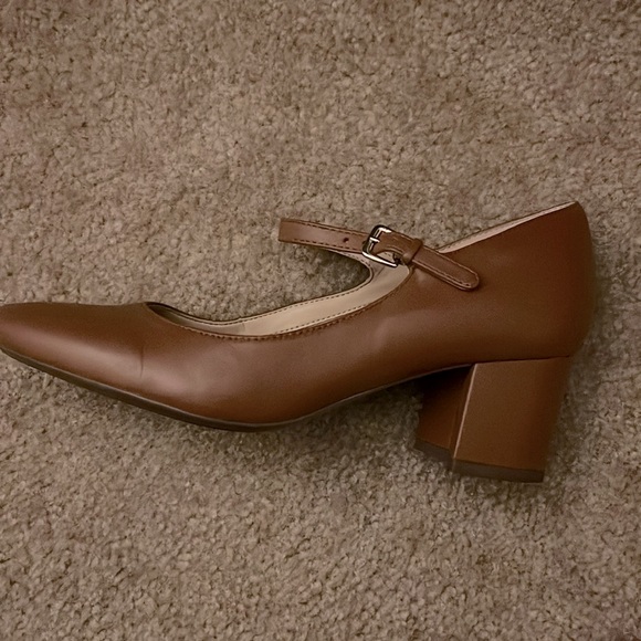 Easy Spirit Heels - Picture 8 of 8